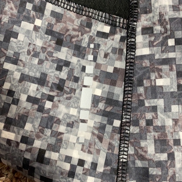 Avia capris length blk gray yoga pants - Size medium - Picture 9 of 14